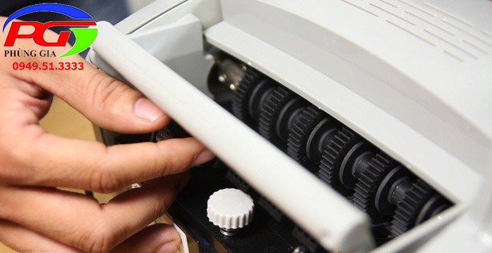 Sửa máy đếm tiền silicon mc-8600 Cầu Giấy giá ưu đãi hỗ trợ tại nhà