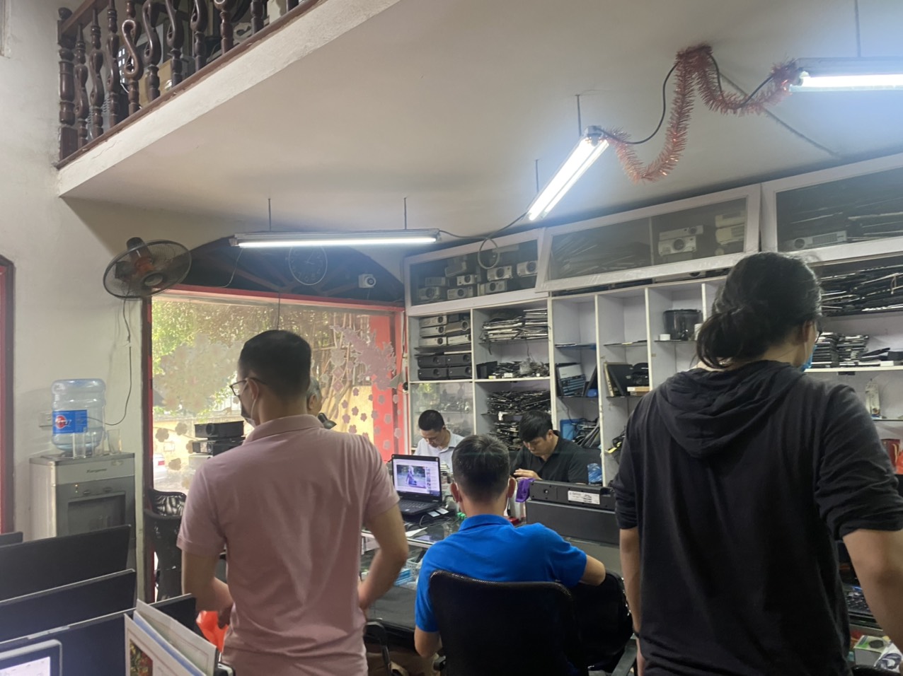 Phùng gia mua laptop cũ uy tín ở Hà Nội