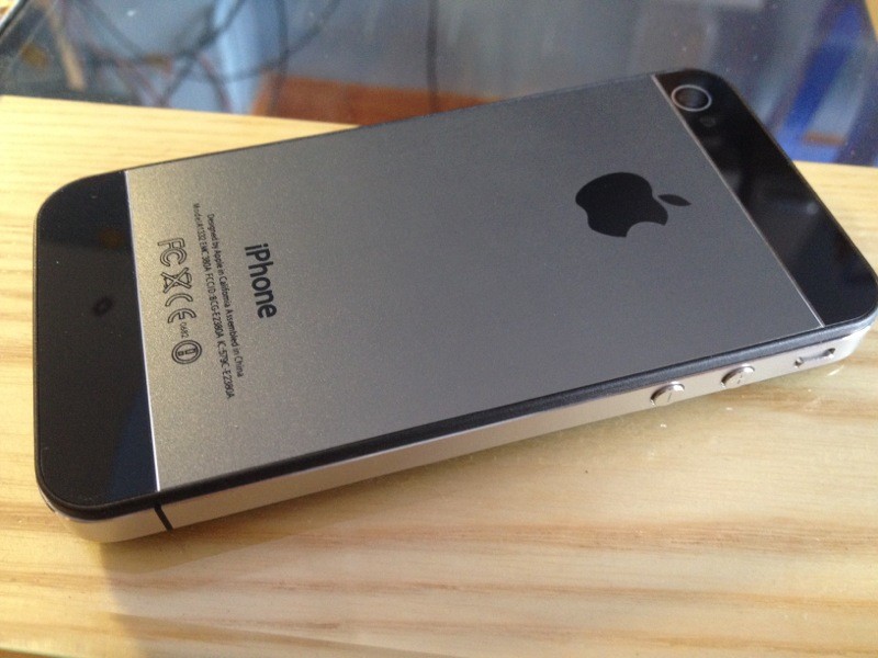 iPhone 5 cũ rậm rịch lên kệ, rẻ hơn máy mới 1,5-2 triệu đồng