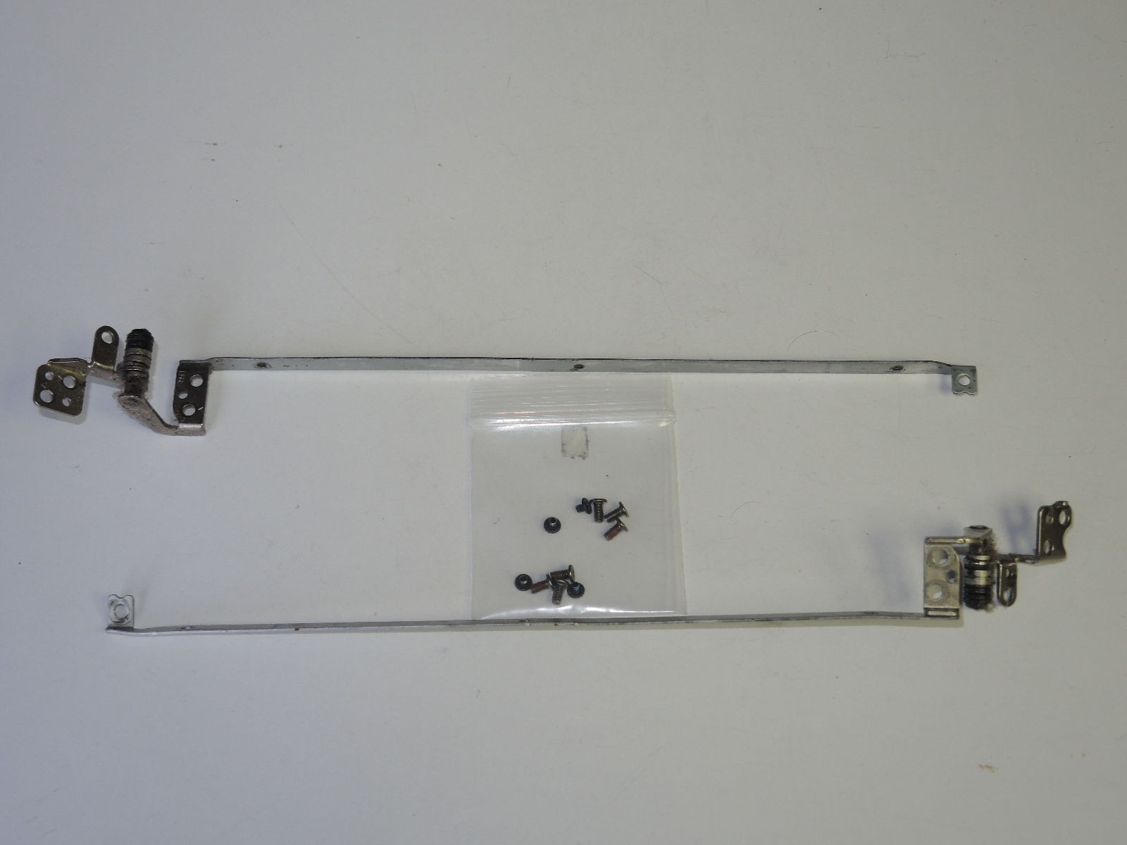 Bản lề màn hình Laptop Toshiba Satellite L635